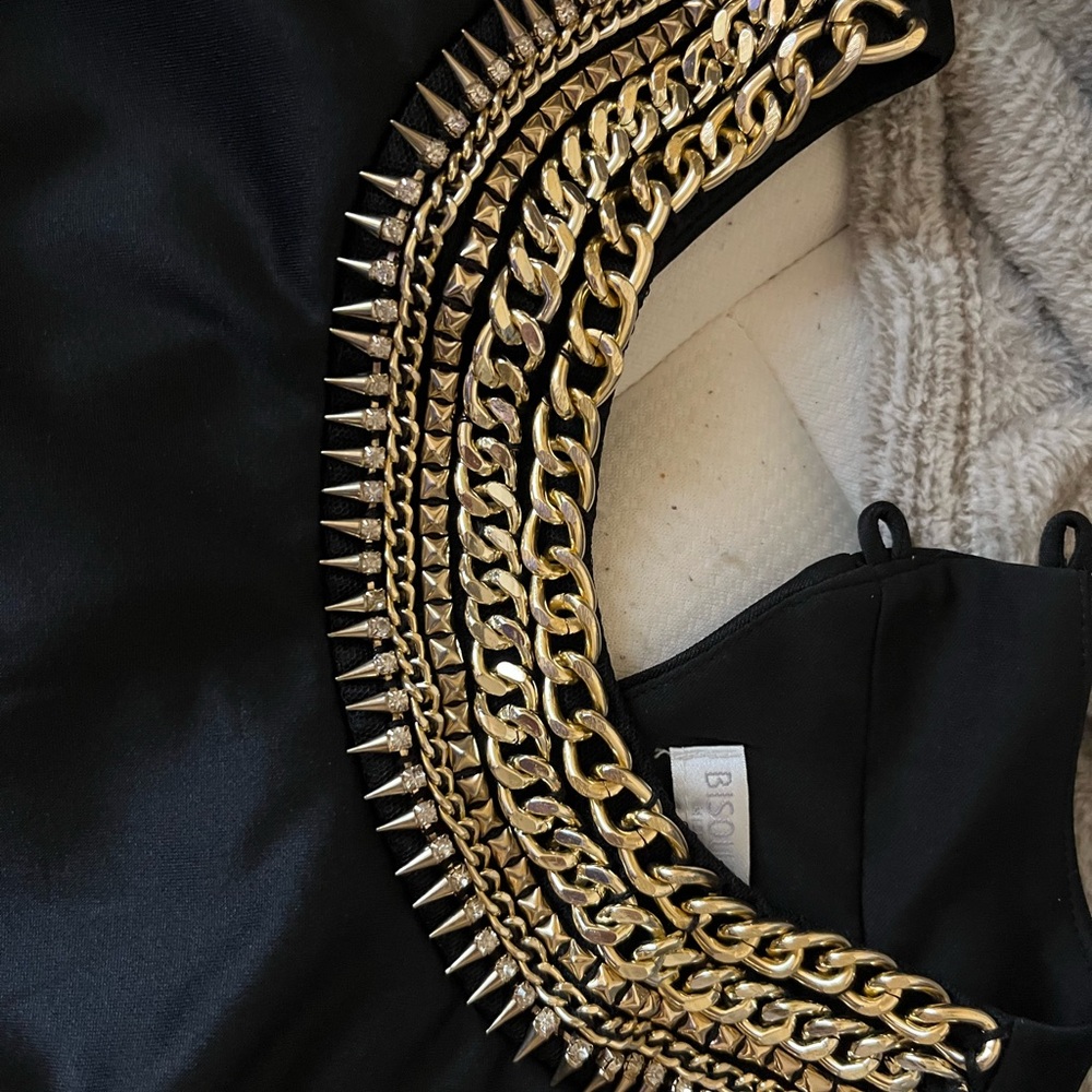 Gorgeous Bisou Bisou cocktail dress with heavy metal 🖤